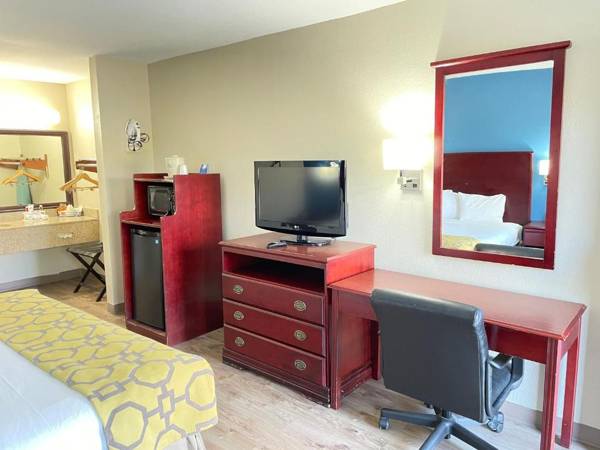Workspace - Baymont Inn & Suites