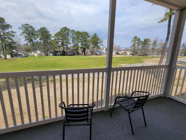 2nd Floor Condo Sleeps 4 1 bed 1 bath Waterway Village 1E