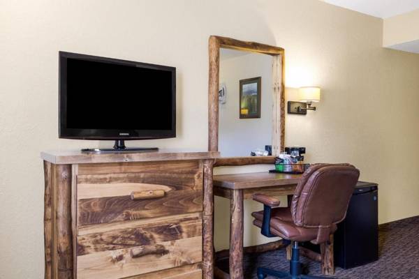 Workspace - Econo Lodge Downtown Custer Near Custer State Park and Mt Rushmore