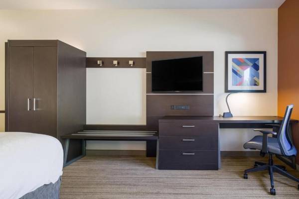 Workspace - Holiday Inn Express & Suites Custer-Mt Rushmore