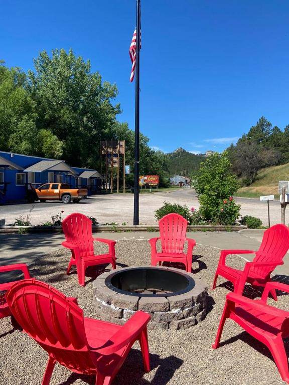 The Brookside Motel / Mt. Rushmore