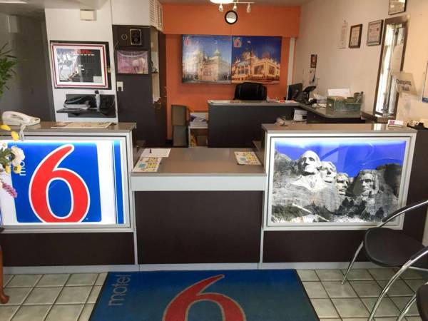 Motel 6-Mitchell SD