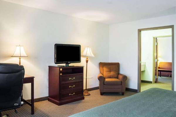 Workspace - Quality Inn & Suites Airport North