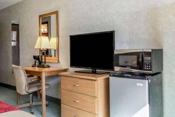 Workspace - Econo Lodge North Sioux Falls