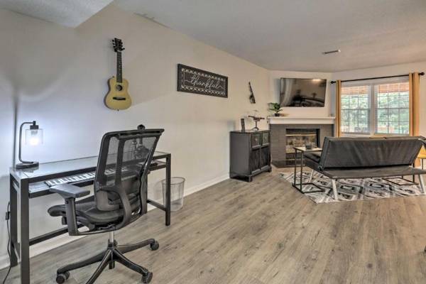 Workspace - Modern Nashville Townhome Large Yard and Deck!