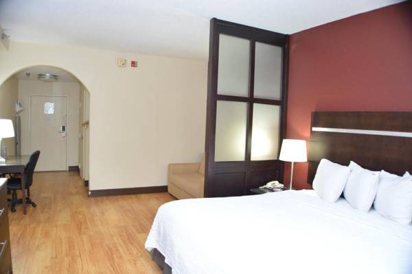 Workspace - Red Roof Inn PLUS+ & Suites Chattanooga - Downtown