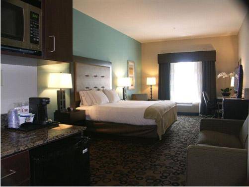 Holiday Inn Express & Suites - Cleveland Northwest an IHG Hotel