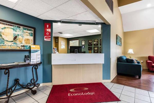 Econo Lodge Inn and Suites