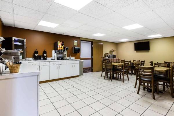 Econo Lodge Inn and Suites