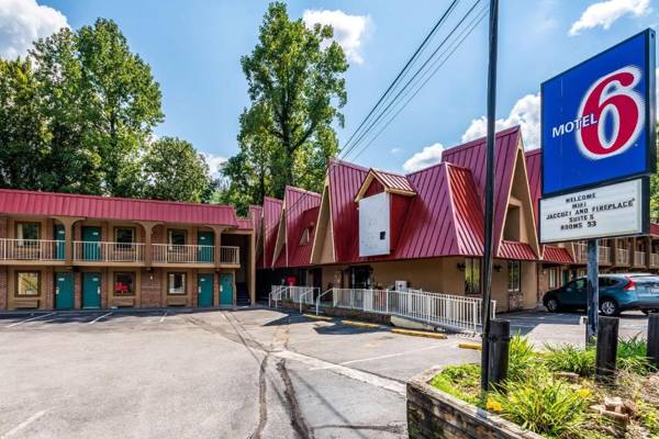 Motel 6-Gatlinburg TN - Smoky Mountains