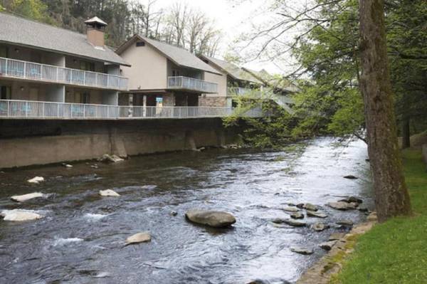 Rocky Waters Motor Inn