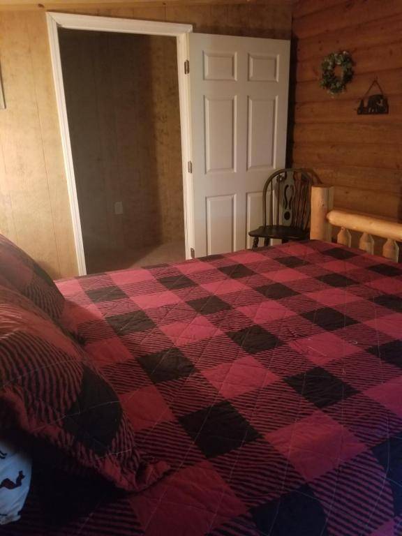 Arrow Creek Camp and Cabins