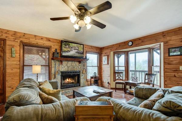 Annie’s Smoky View 2 Bedrooms Hot Tub Pool Table Views Sleeps 6