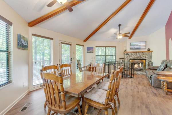 Smoky View Chalet 2 Bedrooms Pool Table Foosball Pool Access Sleeps 6