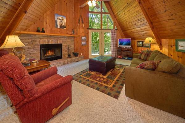 Sweet Blessings 2 Bedroom Pool Access WiFi Fireplace Views Sleeps 6