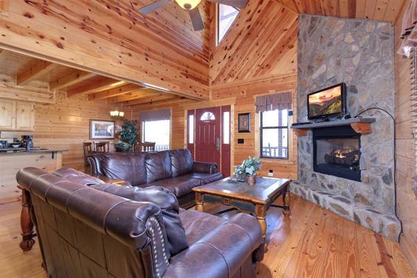 Marlene's Hideaway 3 Bedrooms Pool Hot Tub Fireplace WiFi Sleeps 6