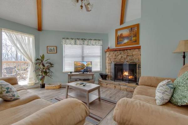 Puppies Hollow 2 Bedrooms Pets WiFi Pool Access Fireplace Sleeps 4