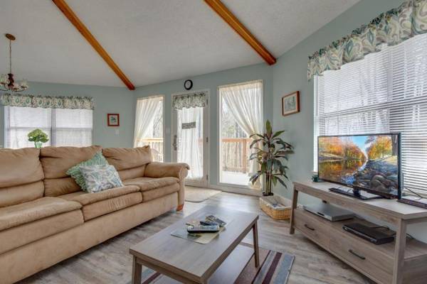 Puppies Hollow 2 Bedrooms Pets WiFi Pool Access Fireplace Sleeps 4