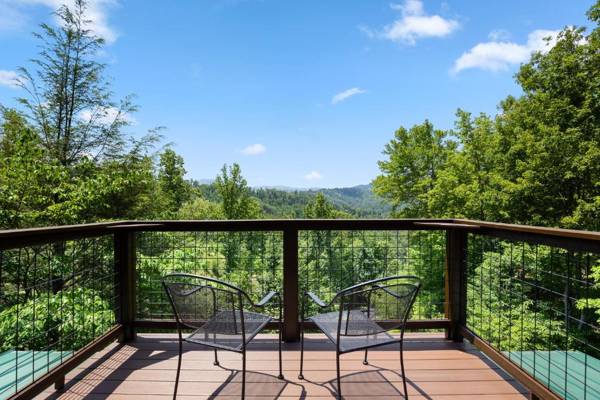 Silver Moon 1 Bedroom Mountain View Hot Tub WiFi Sleeps 2