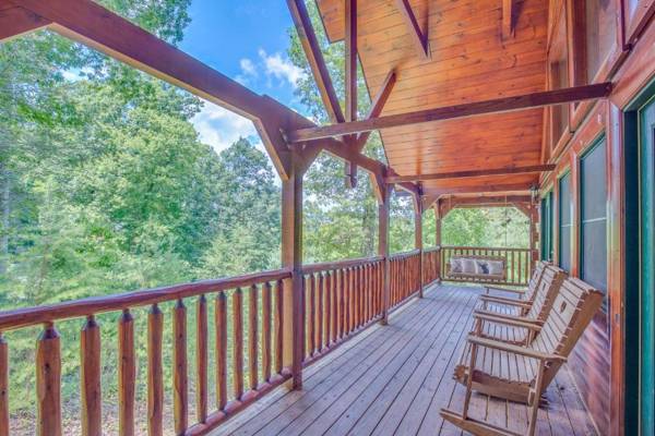 Hemlock Manor 3 Bedrooms Sleeps 10 WiFi Game Room Hot Tub Fireplace