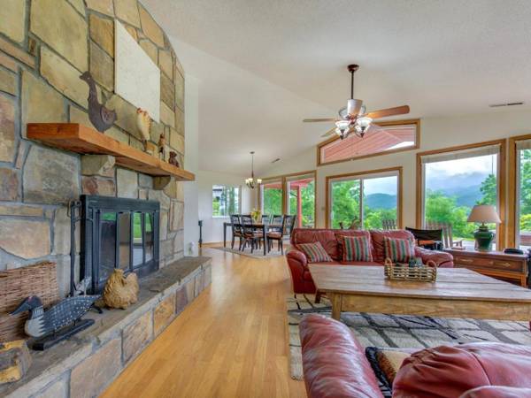 High Cotton 3 Bedroom Hot Tub Mountain View Sleeps 6 Pet Friendly