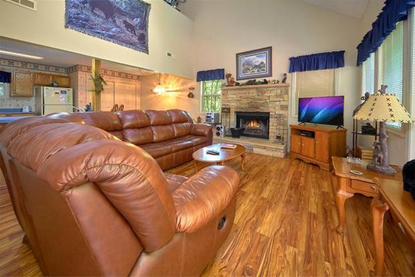 Mountain Hideaway 1 Bedroom Sleeps 2 Wood Fireplace WiFi Pool Table