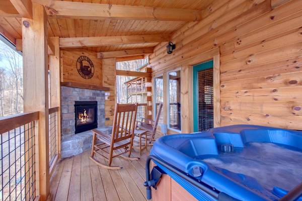 Lasting Impressions 3 Bedroom Hot Tub Fireplace Pets WiFi Sleeps 12