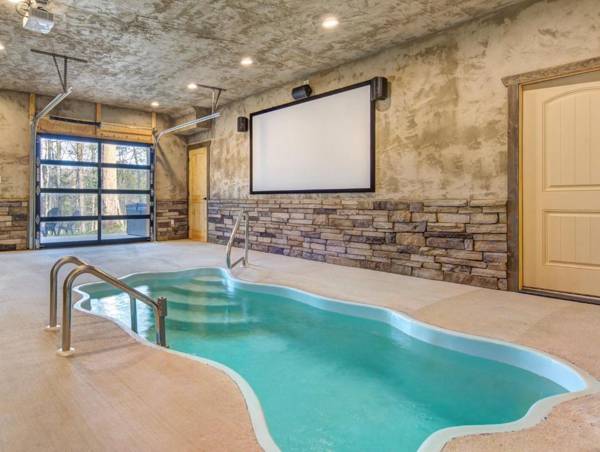 Poolin Around 1 Bedroom Private Heated Indoor Pool Hot Tub Sleeps 4