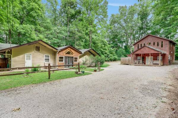 The Cave at Shady Woods - 1 Bedroom Studio - Walk to Downtown!