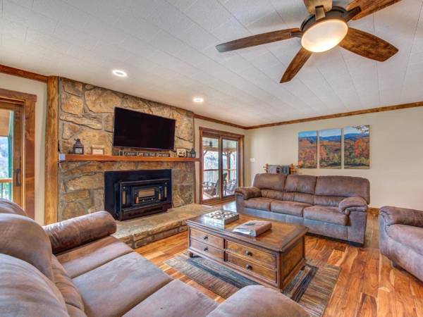 Always an Adventure 4 BRs Hot Tub Theater Game Room Pets Sleeps 15