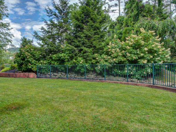 City Bear 2BR Pool Spa Downtown Gatlinburg Sleeps 6