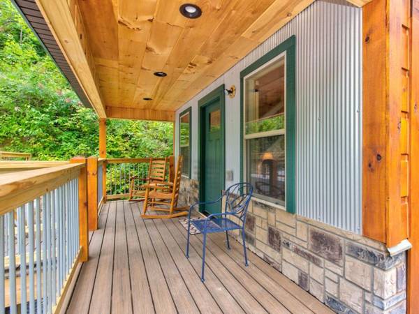 Bearly Hidden 1 Bedroom Loft Resort Pool Hot Tub Fireplace Sleeps 5