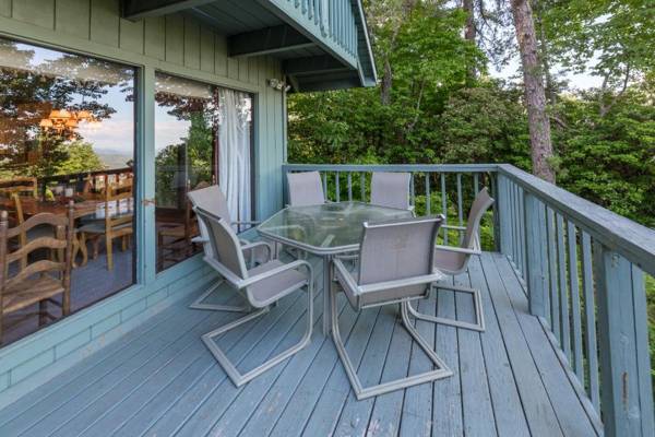 A Bears View Breathtaking Views Hot Tub Game Room and HOA Swimming Pools