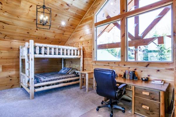 Workspace - Majesty Lodge with Mtn View Hot Tub and Game Room
