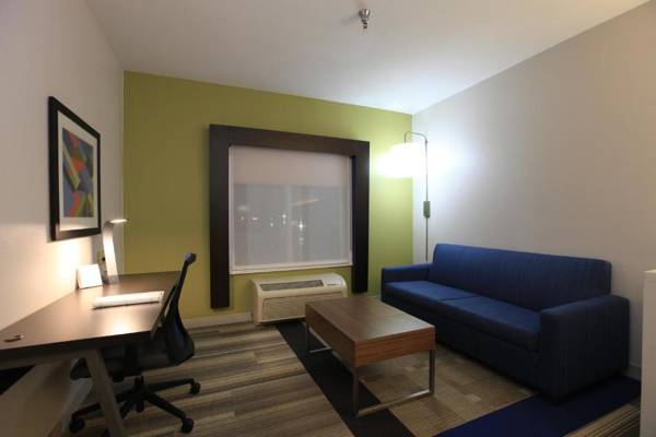 Workspace - Holiday Inn Express & Suites Chattanooga-Hixson an IHG Hotel