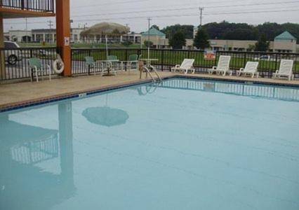 Econo Lodge Inn and Suites - Jackson