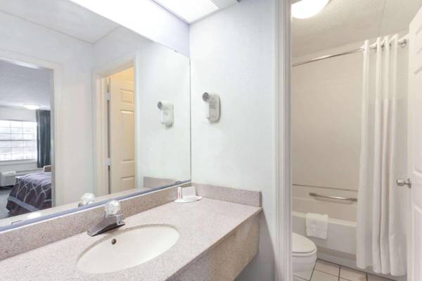 Super 8 by Wyndham Kingston
