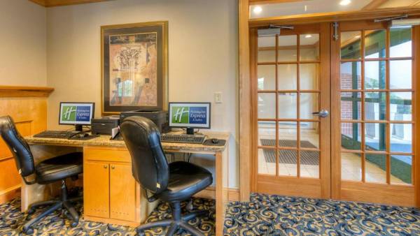 Workspace - Holiday Inn Express Hotel & Suites Memphis Southwind an IHG Hotel