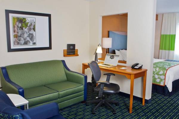 Workspace - Fairfield Inn & Suites by Marriott Memphis East Galleria