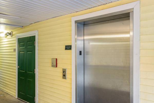 HomeTowne Studios by Red Roof Nashville - Airport/Briley Pkwy