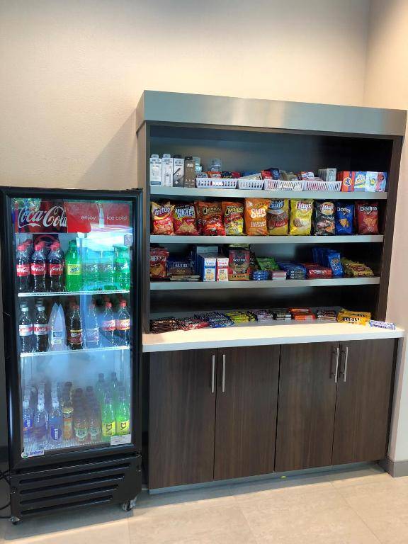 GLō Best Western Nashville Airport West