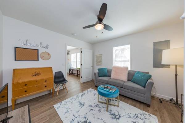 Southbound Stays - Little House