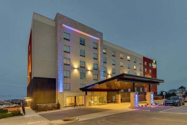 Holiday Inn Express & Suites - Nashville MetroCenter Downtown an IHG Hotel
