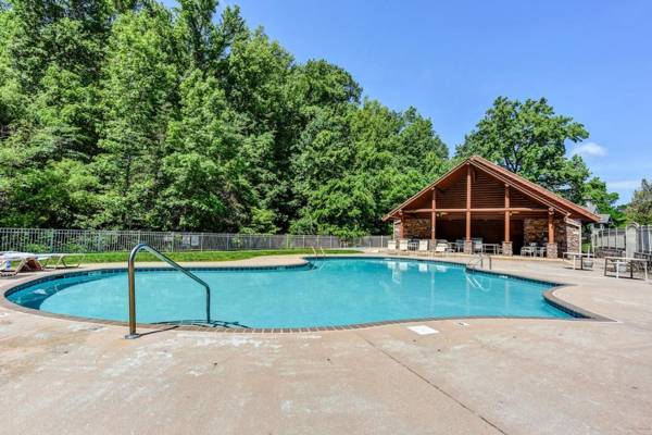 Pure Indulgence 2 Bedrooms Hot Tub Pool Access Theater Room Sleeps 10