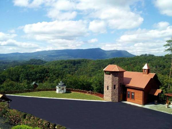 On Dolly Time 1 mile from Dollywood