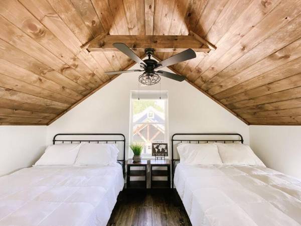 Modern Smoky Mountain Tiny House