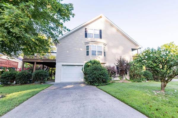 Cozy comfortable Pigeon Forge home close to all attractions and beautiful river