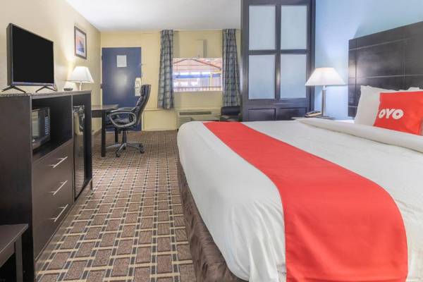 Workspace - OYO Hotel Knoxville TN Cedar Bluff I-40