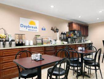 Days Inn by Wyndham Savannah