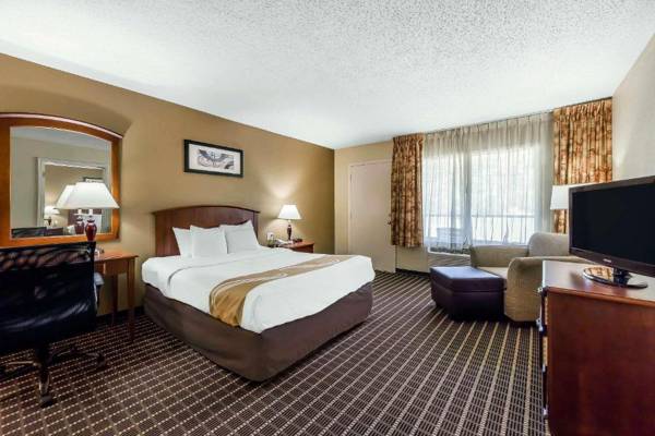 Workspace - Quality Inn & Suites Sevierville - Pigeon Forge
